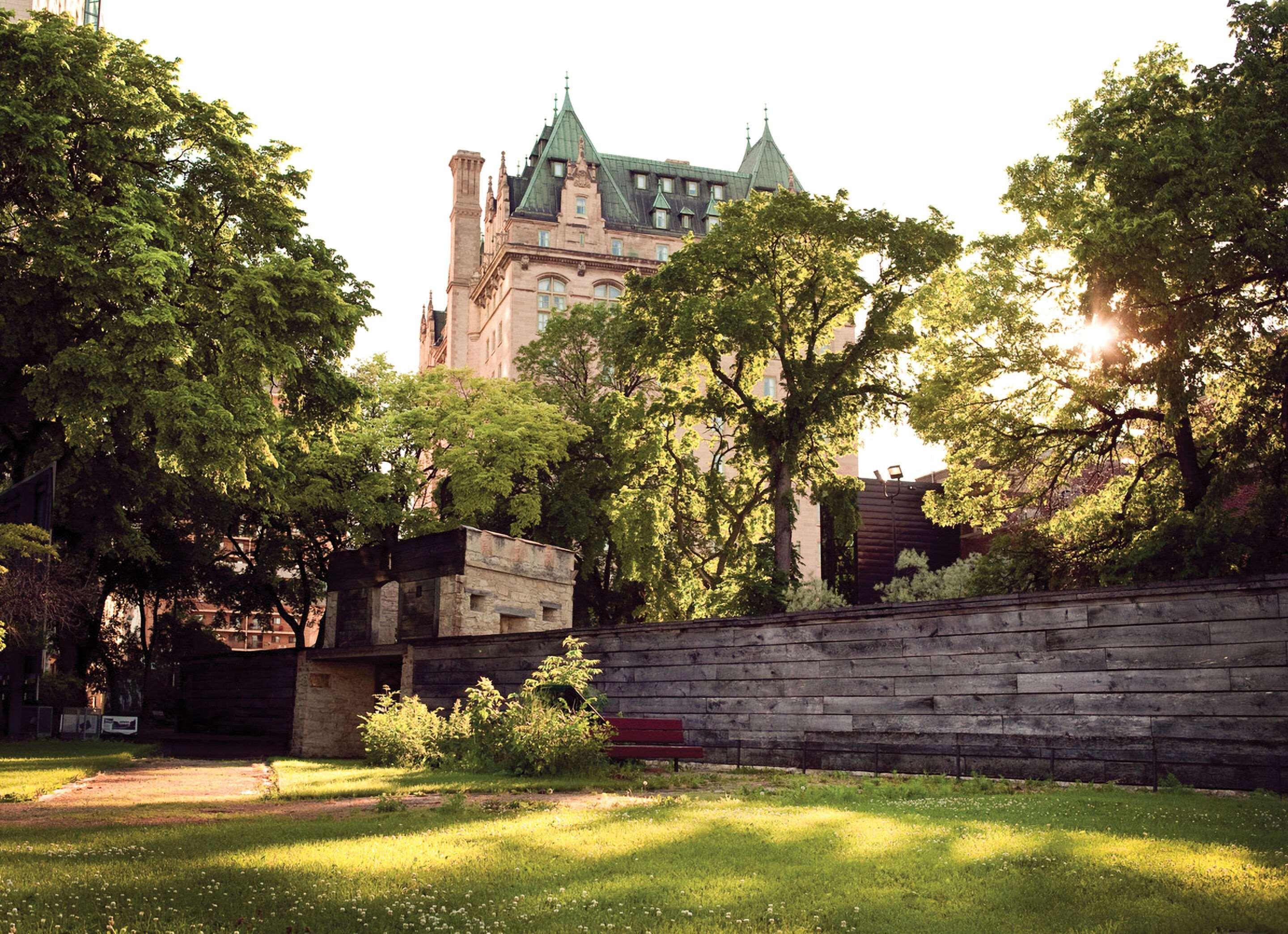 The Fort Garry Hotel, Spa And Conference Centre, Ascend Hotel Collection Уинипег Екстериор снимка